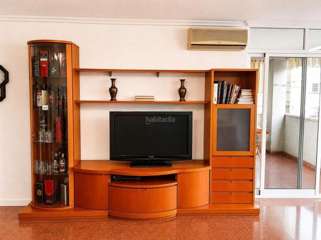 Piso en venta en Alicante, Cabo de las Huertas. Piso en venta en Playa de San Juan con urbanización completa, conexión y ubicación premium. Pisos.