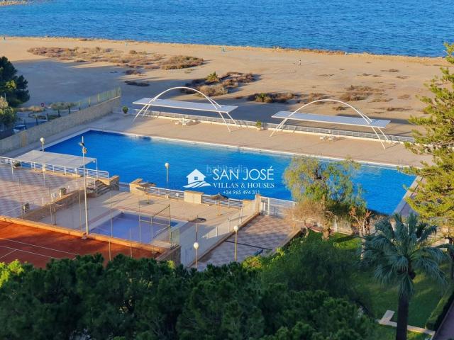 Piso en venta en Alicante, Cabo de las Huertas. VENTA DE MARAVILLOSO PISO EN PRIMERA LINEA DE PLAYA EN CABO LAS HUERTAS ALICANTE. Pisos.