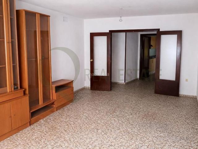 Piso en venta en Alicante, Campoamor. Amplia vivienda para reformar junto a Plaza de España, Alicante. Pisos.
