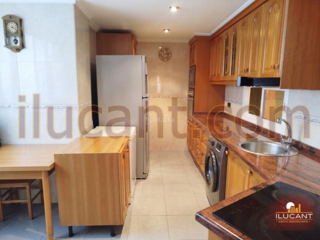 Piso en venta en Alicante, Campoamor. Mercado, en esquina, luminoso, exterior, para entrar a vivir. Pisos.