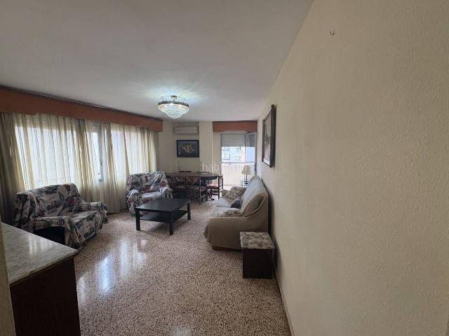 Piso en venta en Alicante, Carolinas Altas. Amplio piso en Carolinas. Pisos.