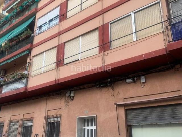Piso en venta en Alicante, Carolinas Altas. Amplio Piso exterior de 3 dormitorios con terraza, ascensor y trastero en Alicante. Pisos.