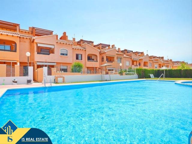 Piso en venta en Torrevieja, Aguas Nuevas. Se vende apartamento con terraza, en España, provincia de Alicante, ciudad de Alicante Apartamento de 3 habitaciones con terraza. Pisos.