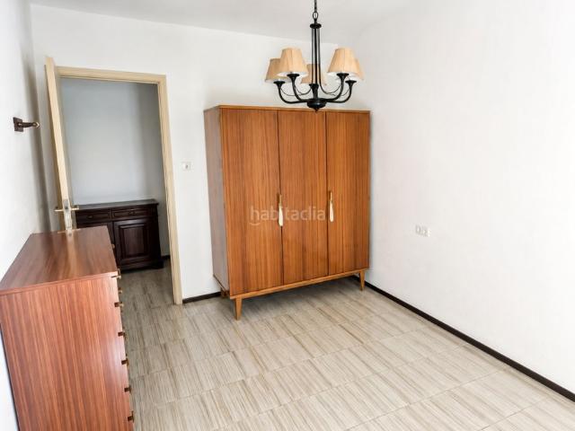 Piso en venta en Alicante, Carolinas Altas. Se vende piso barato. Pisos.