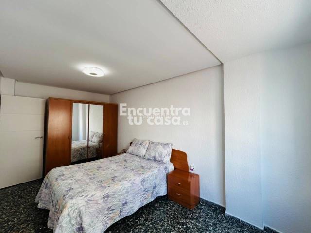 Piso en venta en Alicante, Carolinas Bajas. Piso reformado de 2 dormitorios dobles en Carolinas Bajas, Alicante. Pisos.