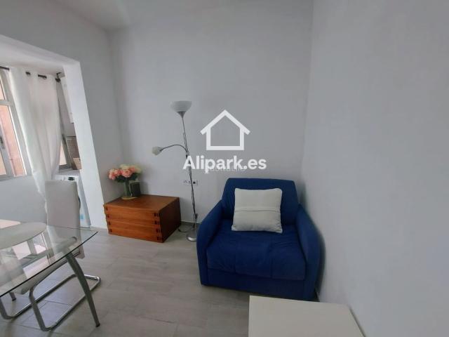 Piso en venta en Alicante, Carolinas Bajas. Reforma actual y luz en el corazón de Carolinas. Pisos.
