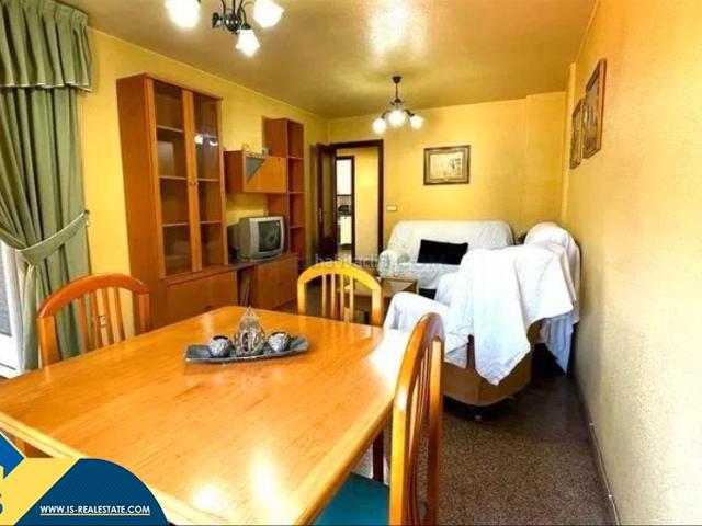 Piso en venta en Alicante, Ciudad de Asís. Apartamento con terraza en Alicante, provincia de Alicante. 4 habitaciones 100 m² 2 kilómetros del mar. Pisos.