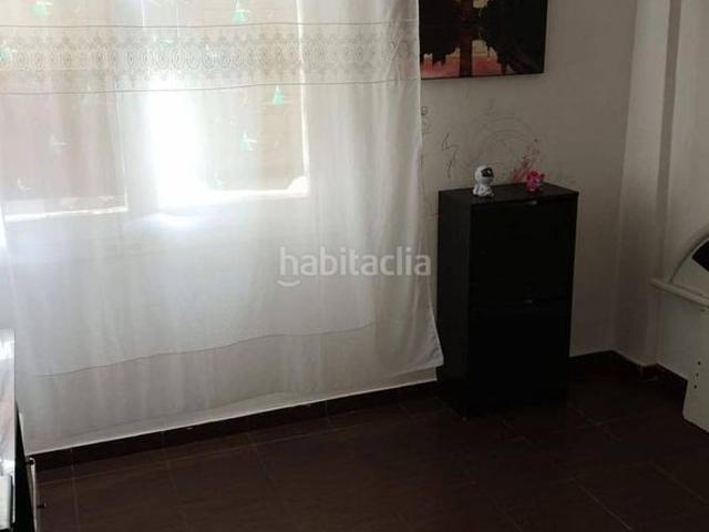 Piso en venta en Alicante, Colonia Requena. Acogedor piso en Alicante, ideal para entrar a vivir por solo 80.000. Pisos.