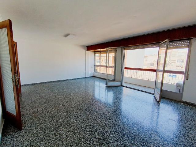 Piso en venta en Alicante, Ensanche Diputación. Amplia Vivienda con Ascensor junto a Plaza Séneca. Pisos.