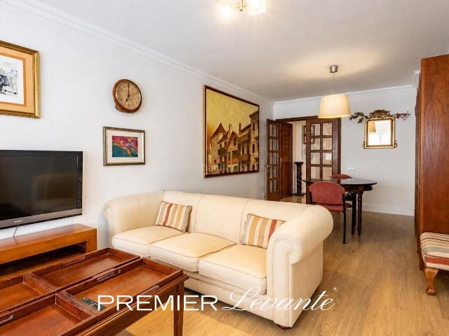 Piso en venta en Alicante, Ensanche Diputación. Amplia vivienda en el centro de Alicante, junto a Renfe, Luceros y Maisonnave. Pisos.