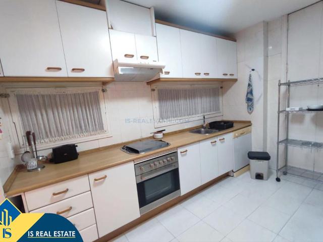 Piso en venta en Alicante, Ensanche Diputación. Apartamento con terraza, en la provincia de Alicante, en la ciudad de Alicante. 4 habitaciones 180 m² 500 metros del mar. Pisos.