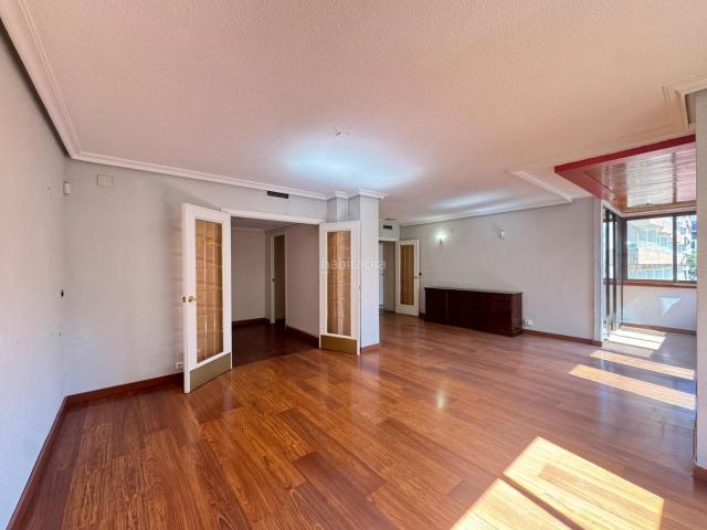 Piso en venta en Alicante, Ensanche Diputación. En venta, magnifico piso en el centro de Alicante, 4 habitaciones con garaje. Pisos.
