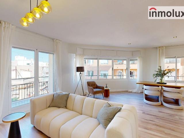 Piso en venta en Alicante, Ensanche Diputación. Estilo, Luz Y Confort A Un Paso Del Centro De Alicante. Pisos.