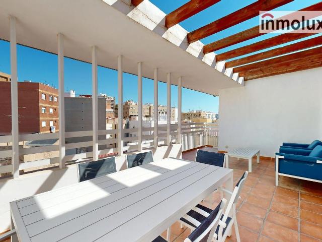 Piso en venta en Alicante, Ensanche Diputación. Espectacular Ático Con Terraza y Vistas Despejadas En El Centro De Alicante. Pisos.