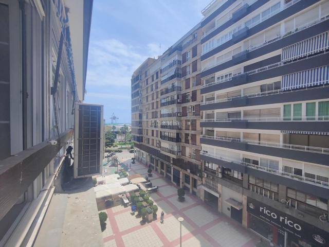 Piso en venta en Alicante, Ensanche Diputación. Espectacular vivienda con vistas al mar junto Puerto Deportivo. Pisos.