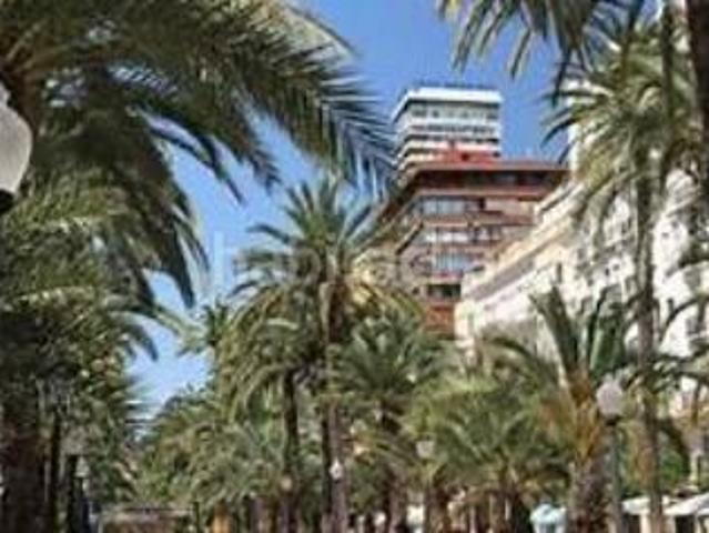 Piso en venta en Alicante, Ensanche Diputación. Exclusiva vivienda con terraza y vistas espectaculares en pleno corazón de Alicante Garaje, amplitud y potencial para 4 dormitori. Pisos.