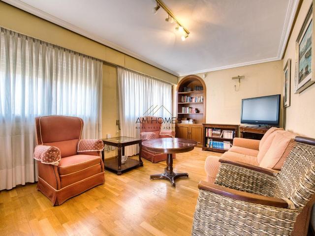 Piso en venta en Alicante, Ensanche Diputación. Exclusiva vivienda de lujo de 180 metros en el corazón de Alicante con terraza y garaje para dos coches. Pisos.