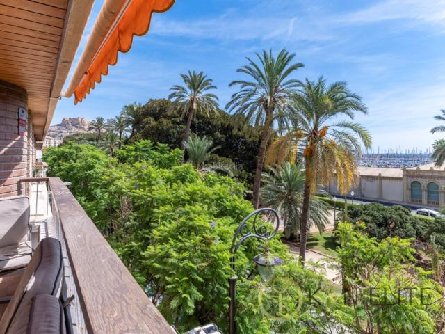 Piso en venta en Alicante, Ensanche Diputación. Exclusivo Piso Clásico en Ramón y Cajal. Pisos.