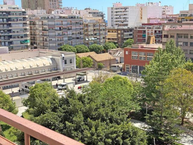 Piso en venta en Alicante, Ensanche Diputación. Plaza Séneca calidad de vida en pleno centro. Pisos.
