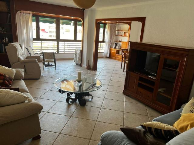 Piso en venta en Alicante, Ensanche Diputación. Se vende gran piso amueblado con vistas al castillo y a la diputación. Pisos.