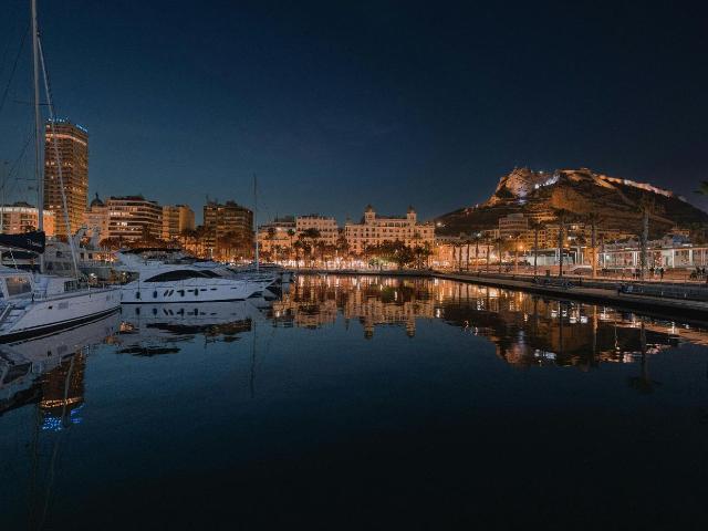 Piso en venta en Alicante, Ensanche Diputación. PISO 247 M2 EN AVENIDA MAISONNAVE. Pisos.