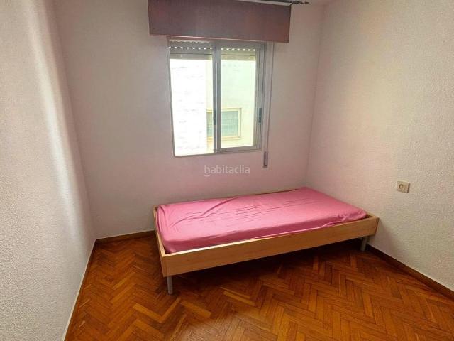 Piso en venta en Alicante, Ensanche Diputación. Piso céntrico con garaje y vistas laterales al puerto, 4 habitaciones y 2 baños completos. Pisos.