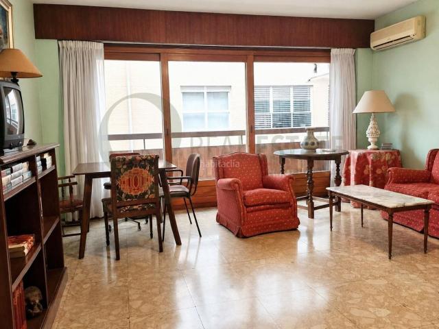 Piso en venta en Alicante, Ensanche Diputación. Piso en Centro de Alicante con gran amplitud y enorme potencial. Pisos.