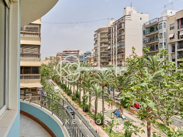 Piso en venta en Alicante, Ensanche Diputación. Pisos.