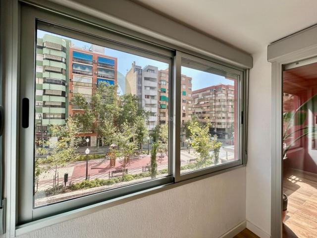 Piso en venta en Alicante, Ensanche Diputación. Reforma, amplitud y terraza en la emblemática avenida General Marvá. Pisos.