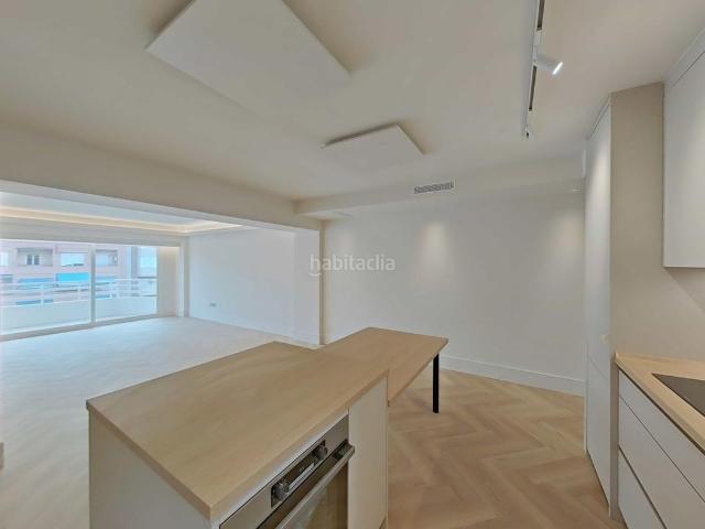Piso en venta en Alicante, Ensanche Diputación. Vivienda de lujo reformada en Av General Marvá, Alicante. Pisos.