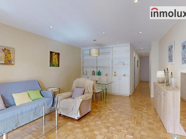 Piso en venta en Alicante, Ensanche Diputación. Vivienda Reformada con Terraza en Avenida de la Estación. Pisos.