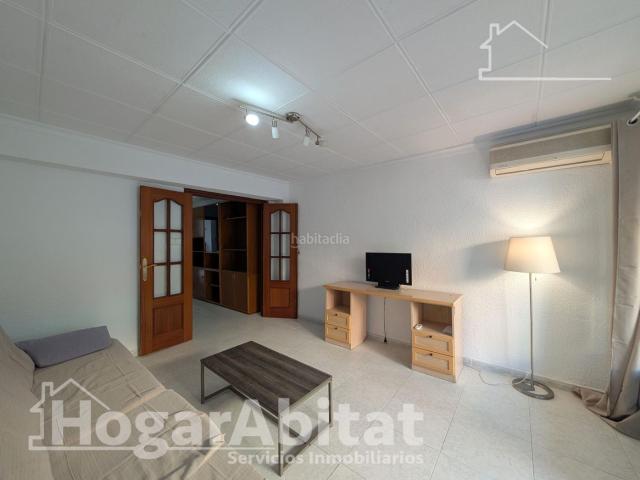 Piso en venta en Alicante, Florida Alta. ACOGEDOR Y EXTERIOR CON TERRAZA ACRISTALADA JUNTO A LA AV. DEL DR. JIMÉNEZ DÍAZ. Pisos.