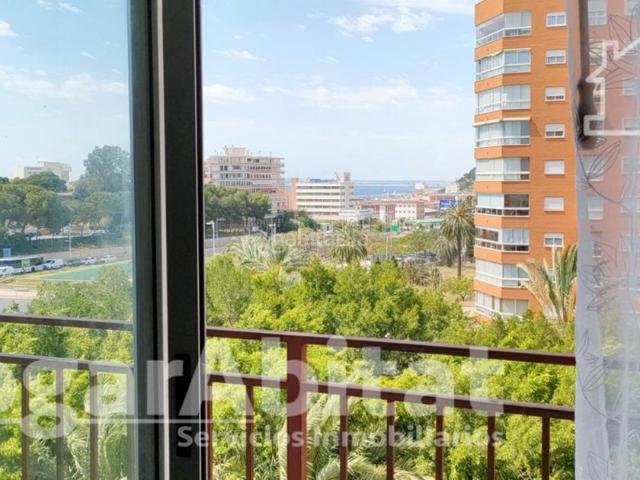Piso en venta en Alicante, Garbinet Parque de las Avenidas. BONITO, ALTO Y LUMINOSO EN RESIDENCIAL CON GARAJE, PISCINA Y BALCÓN CON VISTAS AL MAR. Pisos.