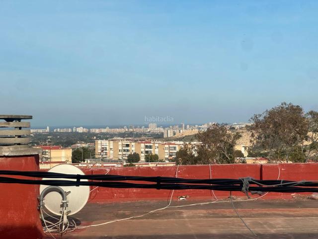 Piso en venta en Alicante, Juan XXIII. CUARTA PLANTA CON ALTURA DE TERCERO REFORMADA PARA ENTRAR A VIVIR. Pisos.