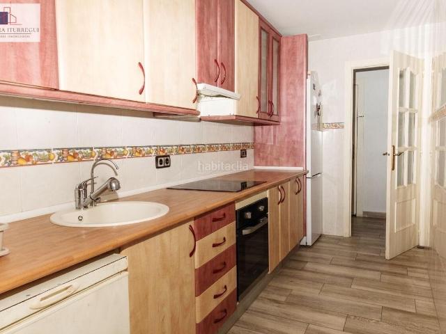Piso en venta en Alicante, Juan XXIII. Gamarra Iturregui Consultores Inmobiliarios vende piso en Calle Pintor Antonio Amorós. Pisos.