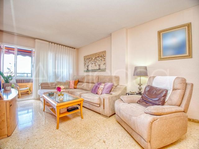 Piso en venta en Alicante, Juan XXIII. Estupendo piso en venta de 4 dormitorios y 2 baños con plaza de garaje y piscina. Pisos.