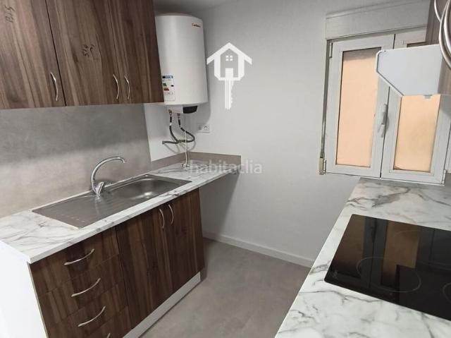 Piso en venta en Alicante, Juan XXIII. PISO EN VENTA EN ALICANTE, 75m2, 3 HABITACIONES UN BAÑO COMPLETO, SEGUNDA PLANTA CON ASCENSOR. PLAZA DE GARAJE. ZONA DE CIUDAD EL. Pisos.