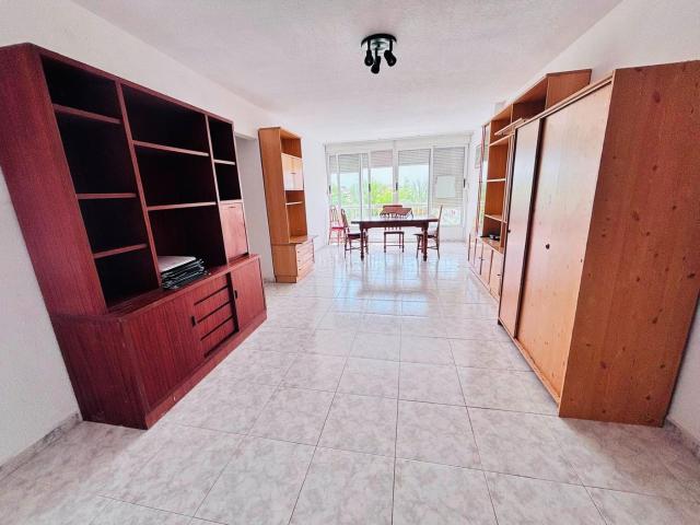 Piso en venta en Alicante, Juan XXIII. VIVIENDA LLENA DE LUZ, CON VISTAS DESPEJADAS Y PRÓXIMO AL CENTRO CIAL GRAN VIA. Pisos.