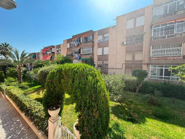 Piso en venta en Alicante, Juan XXIII. VIVIENDA REFORMADA LLENA DEL LUZ, CON PARKING Y TRASTERO. Pisos.