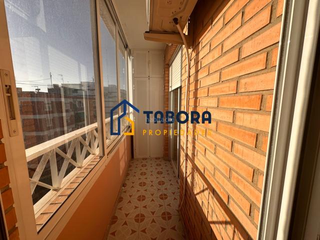 Piso en venta en Alicante, Los Ángeles. AMPLIA VIVIENDA JUNTO AVENIDA NOVELDA. Pisos.