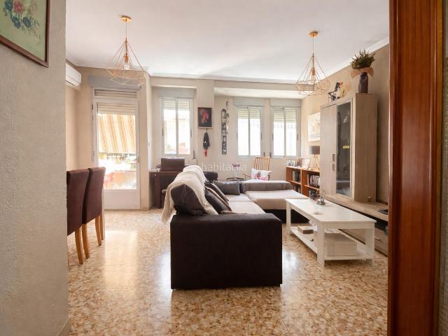 Piso en venta en Alicante, Los Ángeles. Piso planta 1º, sin ascenbsornbspen el barrio de Los Ángeles Alicante, con todos los servicios a su alcance y excelente conexión.L. Pisos.