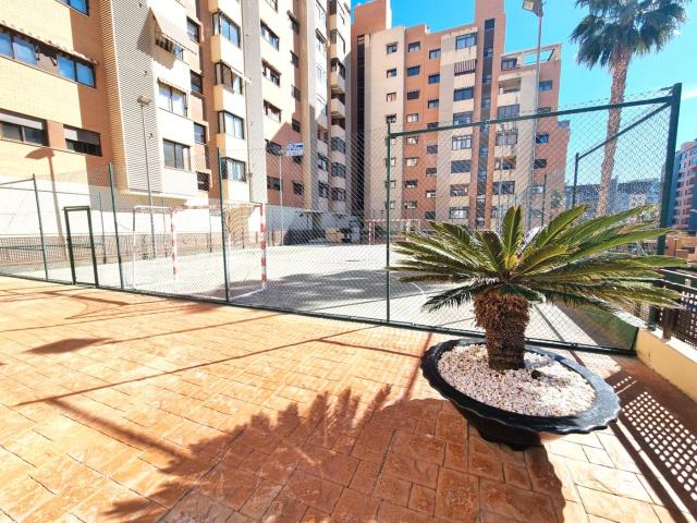 Piso en venta en Alicante, Paus Polígono San Blas. Gran piso de 4 dormitorios plaza Juan Pablo II, en zona residencial PAU 1 San Blas. Pisos.