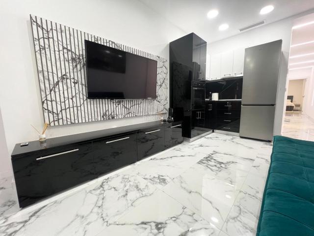 Piso en venta en Alicante, Pla de Bon Repós. ¡Bajo con entrada indepediente totalmente reformado con licencia turística!. Pisos.
