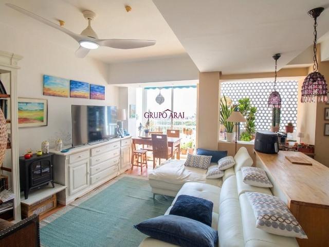 Piso en venta en Alicante, Pla de Bon Repós. LUMINOSO PISO CON EXCELENTE ENTRADA DE LUZ NATURAL Y BALCÓN CON VISTA A LA BAHIA. Pisos.