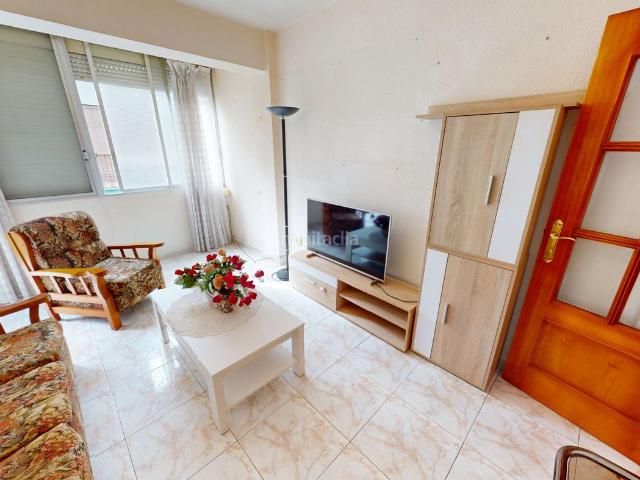 Piso en venta en Alicante, Pla de Bon Repós. Te presentamos esta fantástica vivienda situada en una 2ª planta sin ascensor. Pisos.