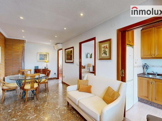Piso en venta en Alicante, Playa de San Juan. Apartamento de esquina con vistas al mar. Pisos.