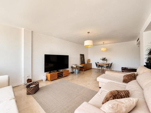 Piso en venta en Alicante, Playa de San Juan. Piso completamente reformado de 3 dormitorios con garaje y urbanización en Playa de San Juan. Pisos.