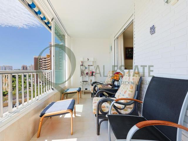 Piso en venta en Alicante, Playa de San Juan. Piso en Playa de San Juan con gran terraza, parking, vistas despejadas y urbanización completa. Pisos.