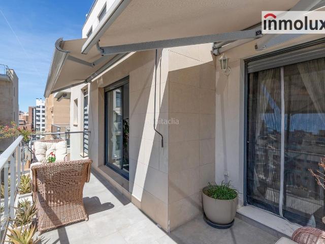 Piso en venta en Alicante, Playa de San Juan. Residencial Galatea sexta planta con orientación sur, vistas despejadas, garaje y trastero. Pisos.
