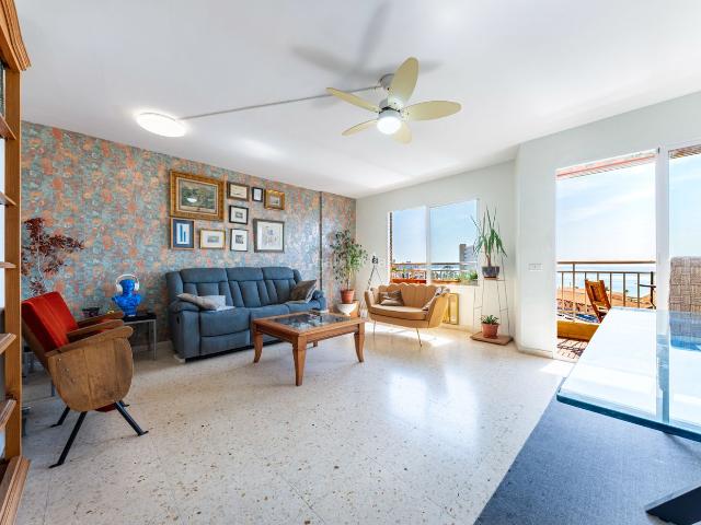 Piso en venta en Alicante, Raval Roig Virgen del Socorro. NUDA PROPIEDAD en venta en Avenida Denia. Pisos.